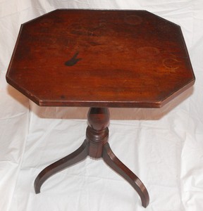 Hepplewhite Candlestand